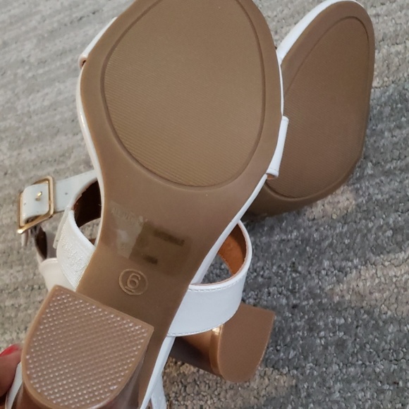 White block heels - Picture 3 of 5